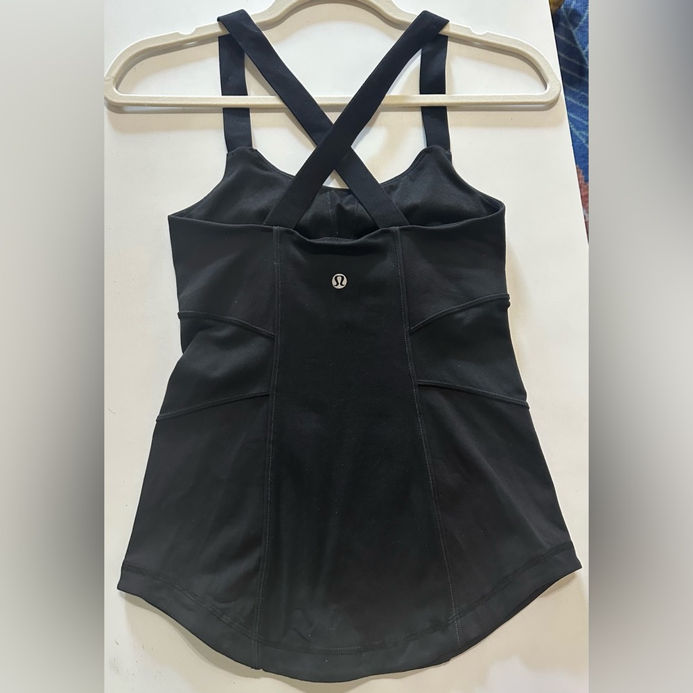 Lululemon black tank waist length size 4 EUC